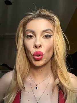 Snapshot of LaraAddison chatting on February 14, 2025, 9:34 am LaraAddison online show from February 14, 2025, 9:34 am