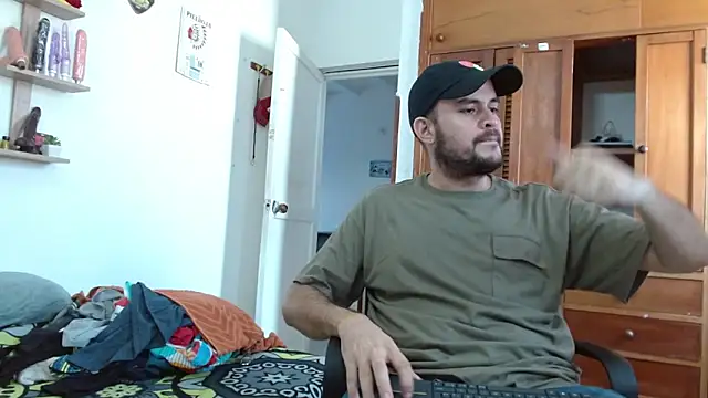 fetish padrino online show from February 18, 2025, 3:43 pm