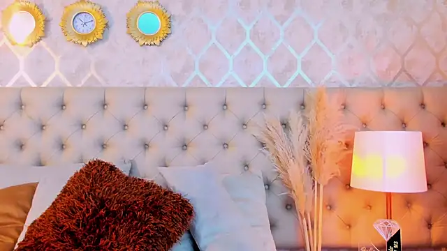 HannaBruun online show from February 4, 2025, 10:24 pm