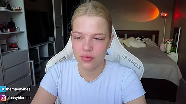 Maya Rave online show from May 3, 2026, 3:23 am