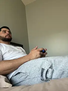 Snapshot of LATINMOBB chatting on December 6, 2024, 8:51 pm LATINMOBB online show from December 6, 2024, 8:51 pm