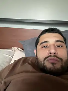 Snapshot of LATINMOBB chatting on December 19, 2024, 9:49 pm LATINMOBB online show from December 19, 2024, 9:49 pm