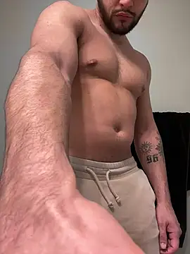 Snapshot of LATINMOBB chatting on December 31, 2024, 7:31 am LATINMOBB online show from December 31, 2024, 7:31 am