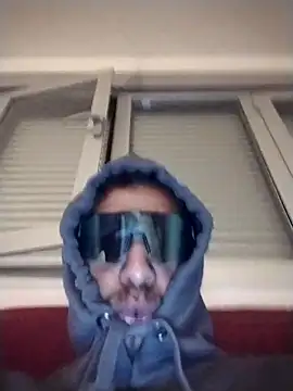 Snapshot of mehdi-l7away chatting on April 15, 2026, 7:48 am mehdi-l7away online show from April 15, 2026, 7:48 am