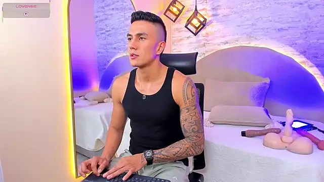 Aron Bolt online show from May 4, 2026, 4:30 am