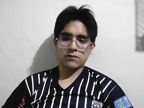 Snapshot of HardDick2 chatting on March 6, 2026, 6:43 am HardDick2 online show from March 6, 2026, 6:43 am