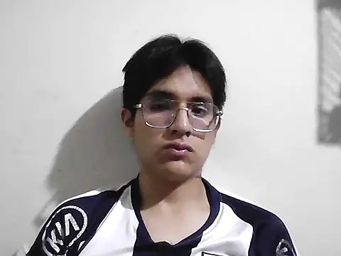 Snapshot of HardDick2 chatting on March 11, 2026, 5:46 am HardDick2 online show from March 11, 2026, 5:46 am