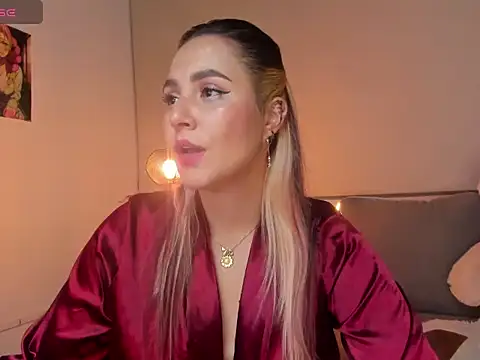 Hanna Clark  online show from December 20, 2024, 4:42 am