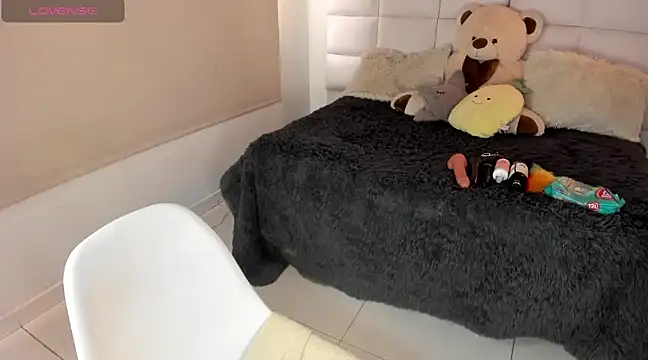 Hanna Clark  online show from January 25, 2025, 6:24 pm