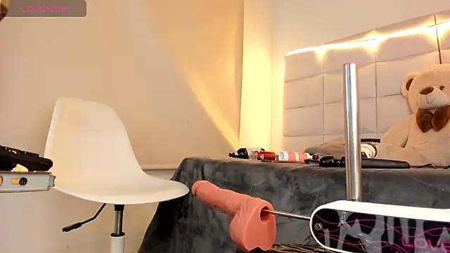 Hanna Clark  online show from February 15, 2025, 10:31 pm