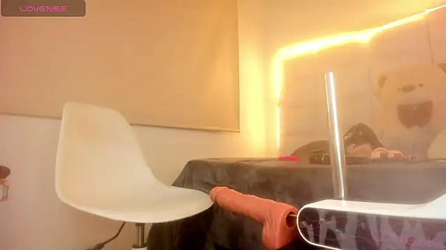 Hanna Clark  online show from March 1, 2025, 9:59 pm