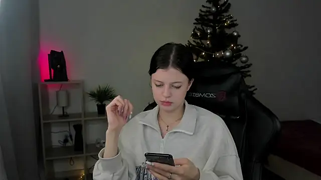 Este Glen online show from December 22, 2024, 2:17 am