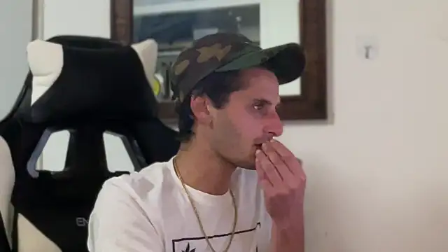 Snapshot of Dylansd chatting on December 19, 2024, 6:01 am Dylansd online show from December 19, 2024, 6:01 am