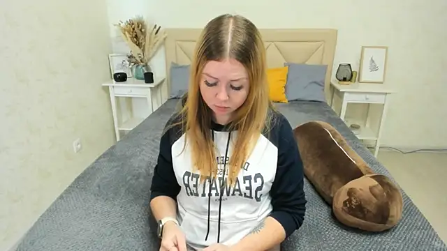 BettyBloom69 online show from September 10, 2025, 4:45 am