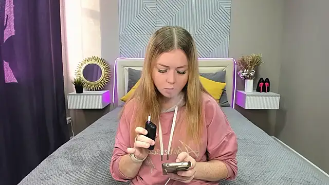 BettyBloom69 online show from September 17, 2025, 4:47 am