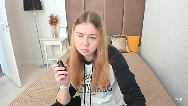 BettyBloom69 online show from October 7, 2025, 4:53 am