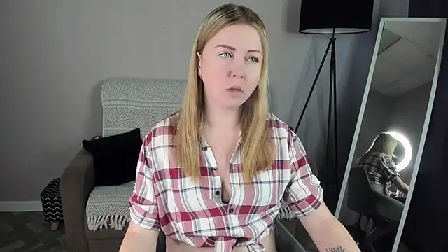 BettyBloom69 online show from December 17, 2025, 5:13 am