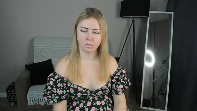 BettyBloom69 online show from December 18, 2025, 4:51 am