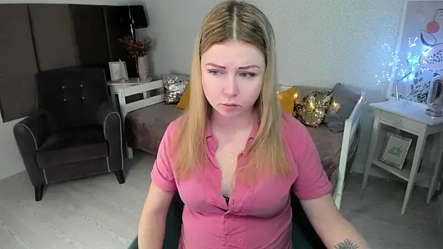 BettyBloom69 online show from December 19, 2025, 5:03 am