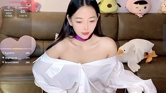 Snapshot of Yilin1999 chatting on December 1, 2024, 8:42 pm Yilin1999 online show from December 1, 2024, 8:42 pm