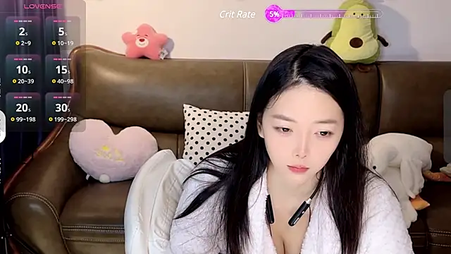 Snapshot of Yilin1999 chatting on December 13, 2024, 5:21 pm Yilin1999 online show from December 13, 2024, 5:21 pm