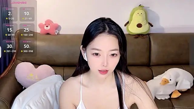 Snapshot of Yilin1999 chatting on December 24, 2024, 2:43 am Yilin1999 online show from December 24, 2024, 2:43 am