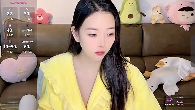 Snapshot of Yilin1999 chatting on February 7, 2025, 11:55 pm Yilin1999 online show from February 7, 2025, 11:55 pm