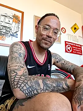 mileflav0r online show from April 21, 2026, 12:55 pm