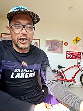 mileflav0r online show from May 2, 2026, 8:08 am