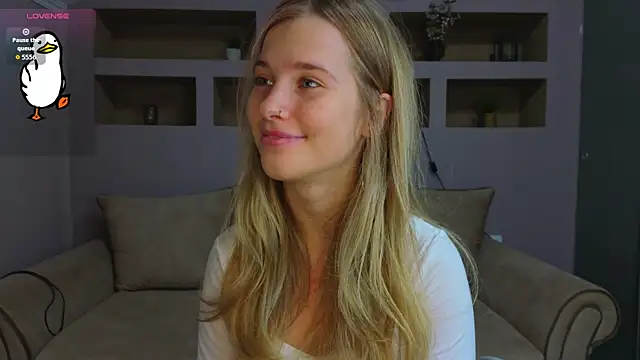 LinaCristonsen online show from November 6, 2025, 3:24 pm