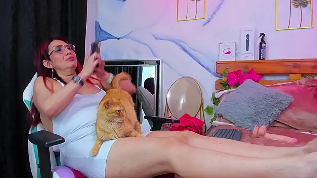 Snapshot of Perla_Franco chatting on February 11, 2026, 11:54 pm Perla Franco online show from February 11, 2026, 11:54 pm