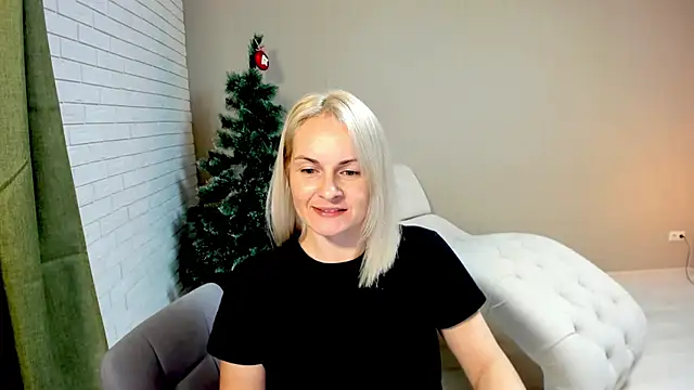 Snapshot of Alicee_Gracee chatting on December 2, 2024, 11:07 pm Alicee Gracee online show from December 2, 2024, 11:07 pm