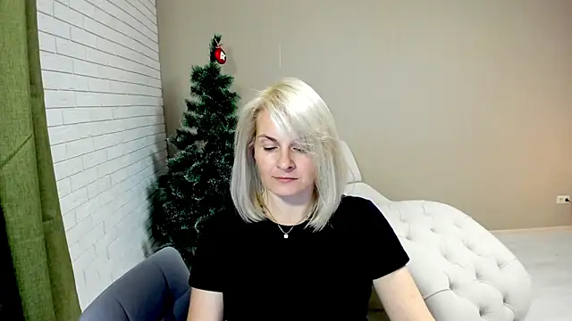 Snapshot of Alicee_Gracee chatting on December 3, 2024, 10:07 pm Alicee Gracee online show from December 3, 2024, 10:07 pm