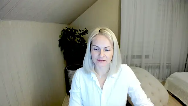 Snapshot of Alicee_Gracee chatting on December 7, 2024, 8:05 pm Alicee Gracee online show from December 7, 2024, 8:05 pm