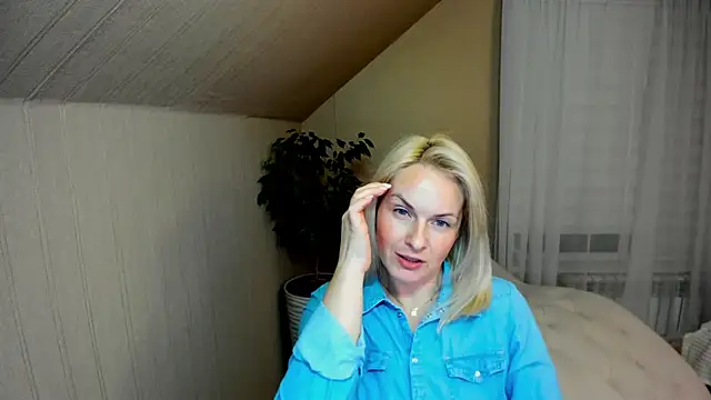 Snapshot of Alicee_Gracee chatting on December 11, 2024, 7:57 pm Alicee Gracee online show from December 11, 2024, 7:57 pm