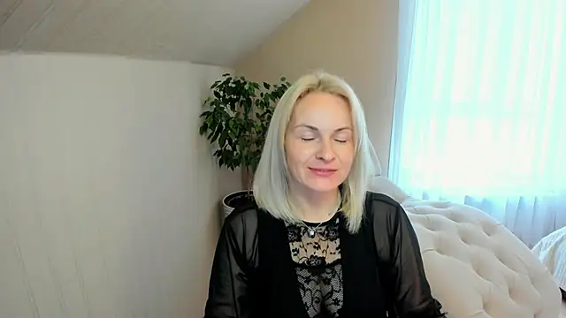 Snapshot of Alicee_Gracee chatting on December 13, 2024, 9:02 am Alicee Gracee online show from December 13, 2024, 9:02 am