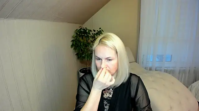 Snapshot of Alicee_Gracee chatting on December 13, 2024, 1:01 pm Alicee Gracee online show from December 13, 2024, 1:01 pm