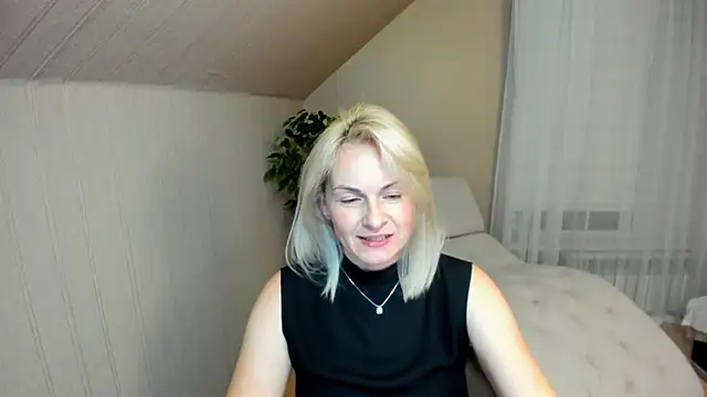 Snapshot of Alicee_Gracee chatting on December 15, 2024, 7:10 pm Alicee Gracee online show from December 15, 2024, 7:10 pm