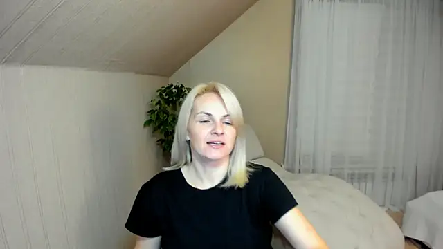 Snapshot of Alicee_Gracee chatting on January 4, 2025, 8:16 pm Alicee Gracee online show from January 4, 2025, 8:16 pm