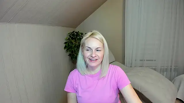Snapshot of Alicee_Gracee chatting on January 7, 2025, 8:31 pm Alicee Gracee online show from January 7, 2025, 8:31 pm