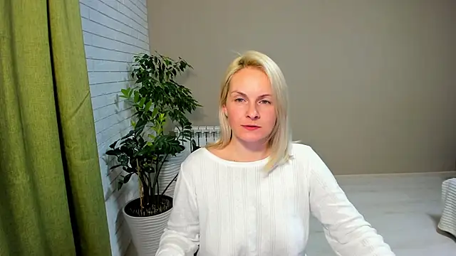 Snapshot of Alicee_Gracee chatting on January 24, 2025, 9:26 pm Alicee Gracee online show from January 24, 2025, 9:26 pm