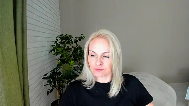 Snapshot of Alicee_Gracee chatting on February 7, 2025, 12:39 pm Alicee Gracee online show from February 7, 2025, 12:39 pm