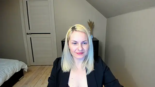 Snapshot of Alicee_Gracee chatting on March 19, 2025, 6:44 pm Alicee Gracee online show from March 19, 2025, 6:44 pm