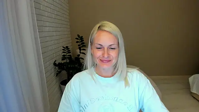 Snapshot of Alicee_Gracee chatting on September 9, 2025, 3:33 pm Alicee Gracee online show from September 9, 2025, 3:33 pm