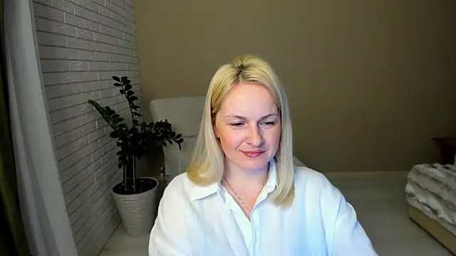 Alicee Gracee online show from February 16, 2026, 7:43 pm