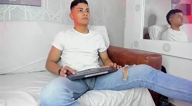 Snapshot of Lucii_fer_ chatting on February 23, 2025, 2:46 pm Lucii fer  online show from February 23, 2025, 2:46 pm