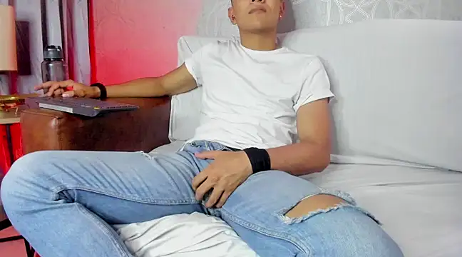 Snapshot of Lucii_fer_ chatting on February 23, 2025, 5:50 pm Lucii fer  online show from February 23, 2025, 5:50 pm