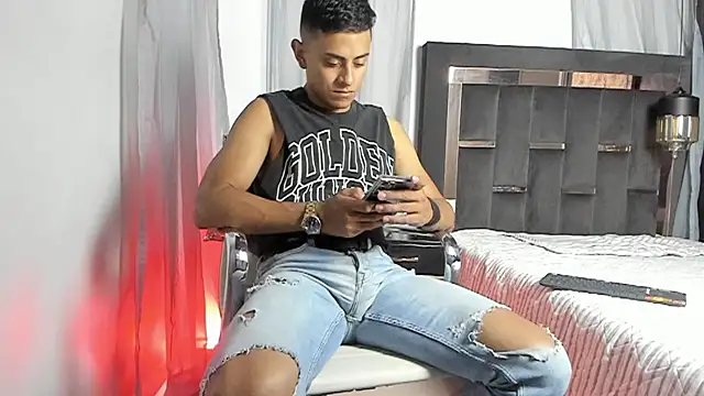 Snapshot of Lucii_fer_ chatting on July 29, 2026, 12:03 pm Lucii fer online show from July 29, 2026, 12:03 pm
