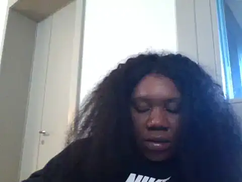 bonbonaumiel online show from December 3, 2024, 7:32 am