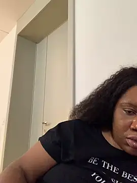 bonbonaumiel online show from December 3, 2024, 9:45 pm